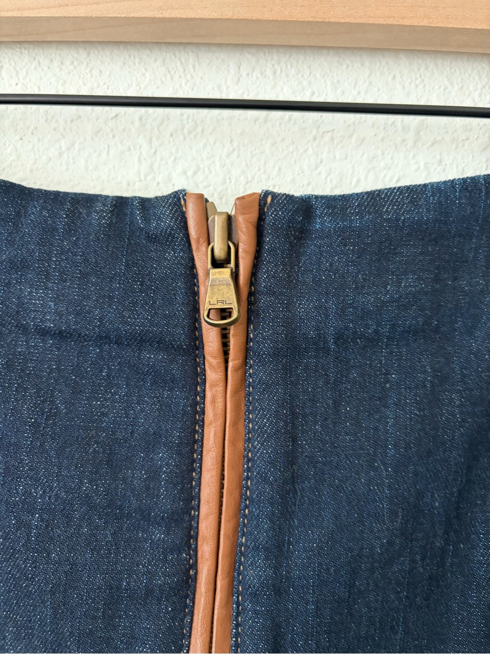 Lauren Ralph Lauren Denim Pencil Skirt Leather Trim Zipper Size 10 - Picture 4 of 8
